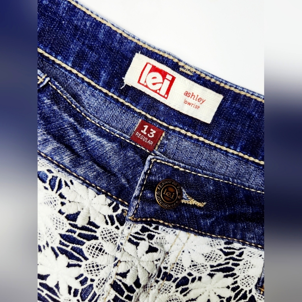 l.e.i. Shorts - Picture 2 of 3